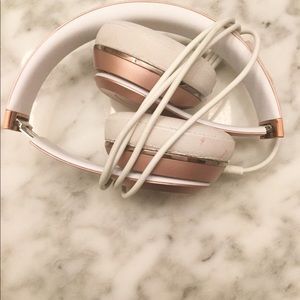 Rose gold Wireless Beats by Dr. Dre
